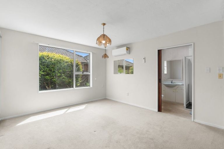 Photo of property in 1/5 Cottesmore Close, Burnside, Christchurch, 8053