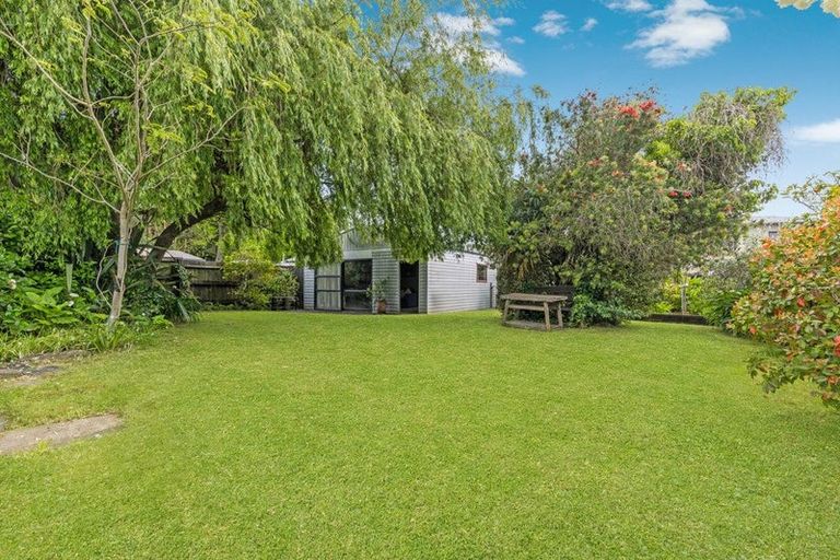Photo of property in 11 Bays Road, Orere Point, Papakura, 2585