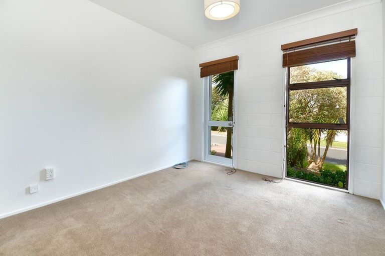 Photo of property in 22 Amorino Drive, Red Beach, 0932