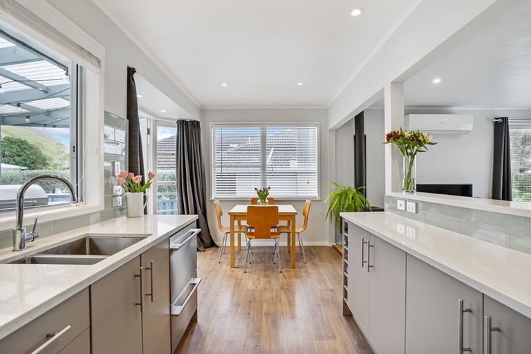 Photo of property in 20 Kapuka Road, Mangere Bridge, Auckland, 2022