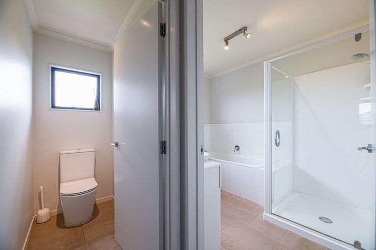 Photo of property in 19 Highfields Terrace, Henderson, Auckland, 0612