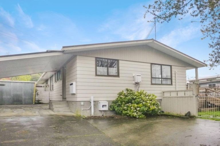 Photo of property in 62a Gemstone Drive, Birchville, Upper Hutt, 5018