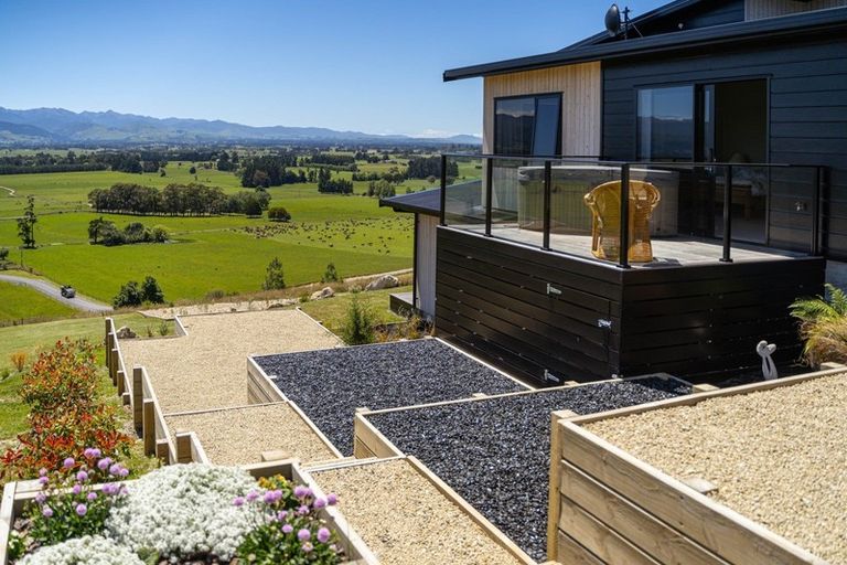 Photo of property in 12 Airstrip Ridge Road, Parkvale, Carterton, 5792