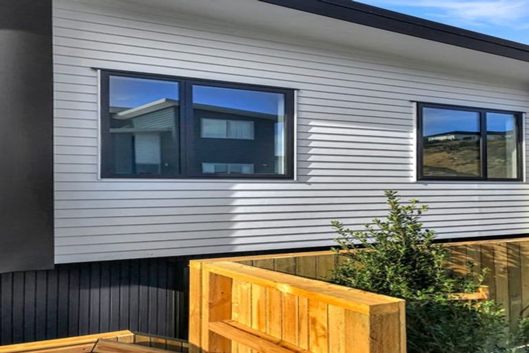 Photo of property in 62 Spenmoor Street, Newlands, Wellington, 6037