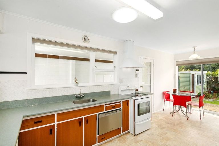 Photo of property in 10 Peckham Grove, Tawa, Wellington, 5028