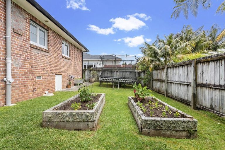 Photo of property in 8 Copley Street, New Lynn, Auckland, 0600