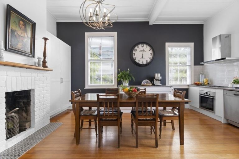 Photo of property in 30 Maritime Terrace, Birkenhead, Auckland, 0626