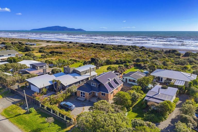 Photo of property in 11 Rodney Avenue, Te Horo Beach, Otaki, 5581