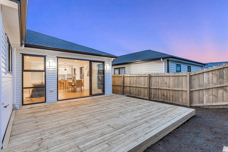 Photo of property in 43 Vinistra Road, Kumeu, 0810