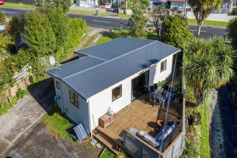Photo of property in 65 Seaview Road, Marfell, New Plymouth, 4310