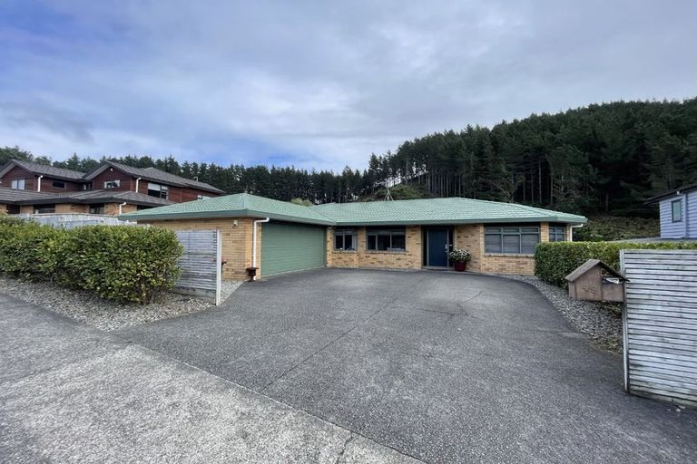 Photo of property in 49 Furlong Crescent, Churton Park, Wellington, 6037