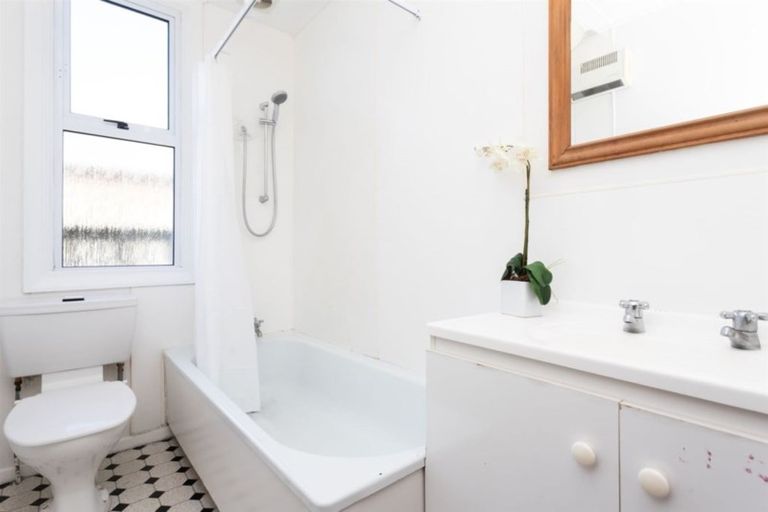 Photo of property in 16 Winton Street, St Albans, Christchurch, 8014