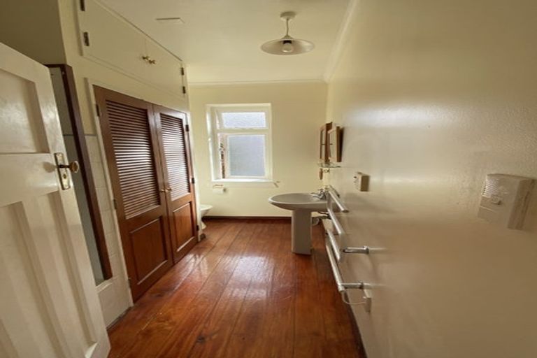 Photo of property in 1/58 Brougham Street, Mount Victoria, Wellington, 6011