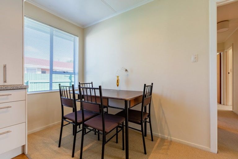 Photo of property in 2/410 Avenue Road West, Hastings, 4122