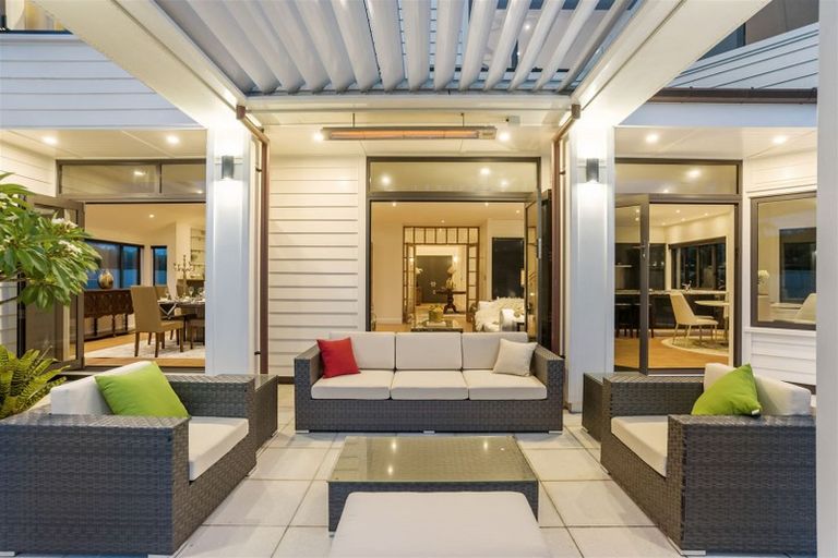 Photo of property in 235 Bleakhouse Road, Mellons Bay, Auckland, 2014