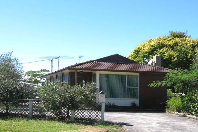 Photo of property in 8 Finlow Drive, Te Atatu South, Auckland, 0610