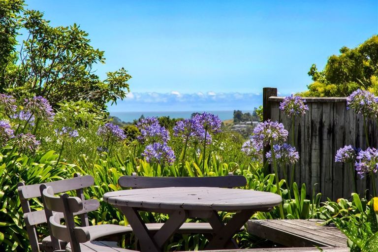 Photo of property in 36 Karina Road, Merrilands, New Plymouth, 4312