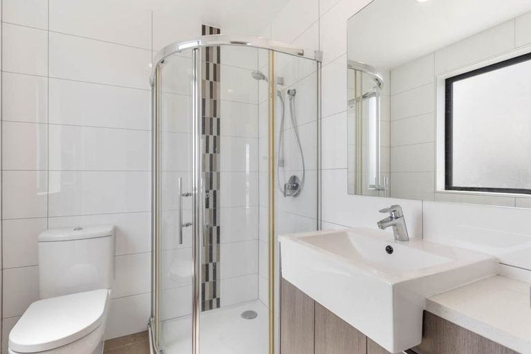 Photo of property in Apollo Apartments, 201/46 Rosedale Road, Rosedale, Auckland, 0632