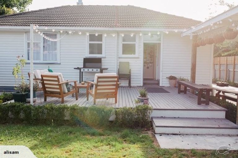 Photo of property in 15 Tasman Street, Havelock North, 4130