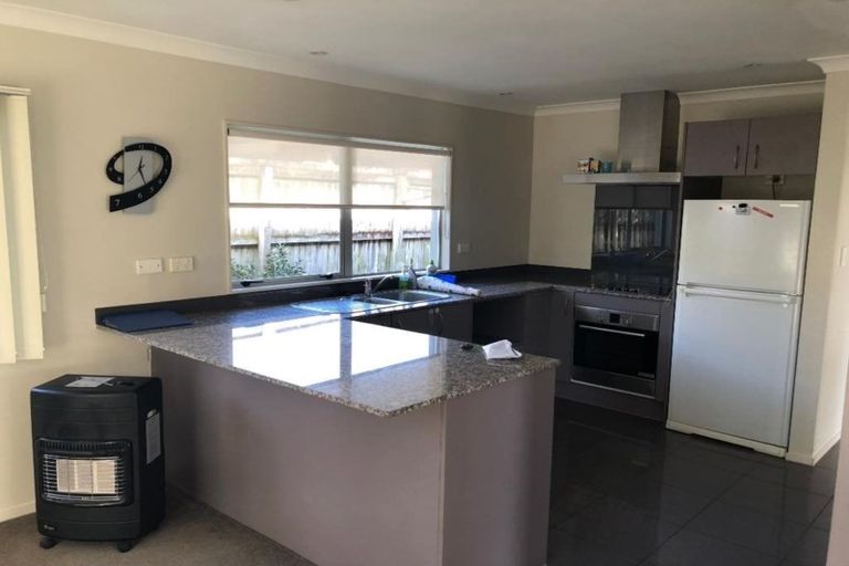 Photo of property in 5 Wairua Place, Pukekohe, 2120