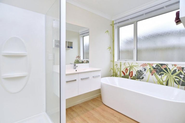 Photo of property in 26 Solander Road, Pegasus, 7612