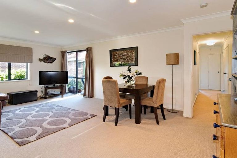 Photo of property in 62a Hutchinson Avenue, New Lynn, Auckland, 0600