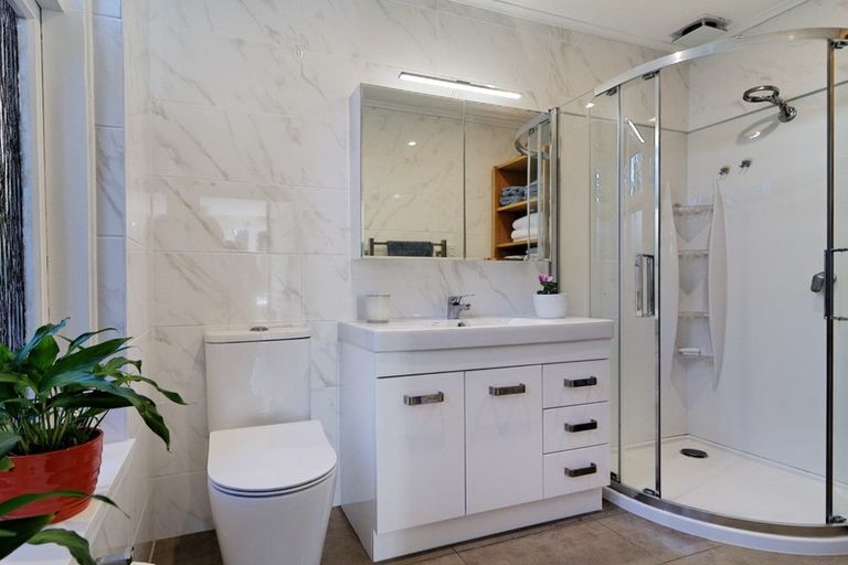 Photo of property in 23 Wood Bay Road, Titirangi, Auckland, 0604