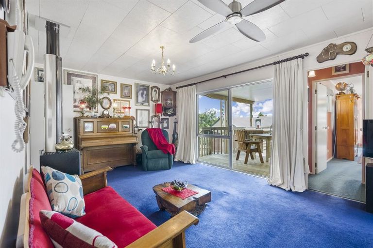 Photo of property in 22 Santiago Crescent, Unsworth Heights, Auckland, 0632