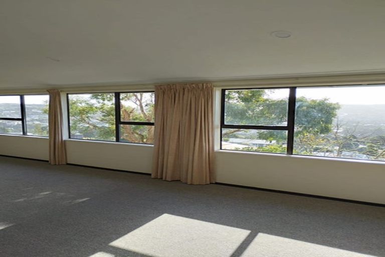 Photo of property in 19 Carluke Street, Paparangi, Wellington, 6037