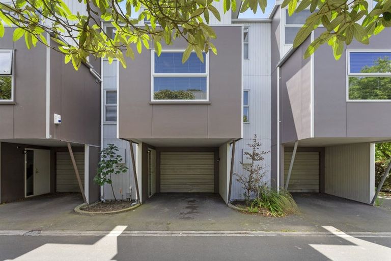 Photo of property in 2/3 Grove Road, Addington, Christchurch, 8024