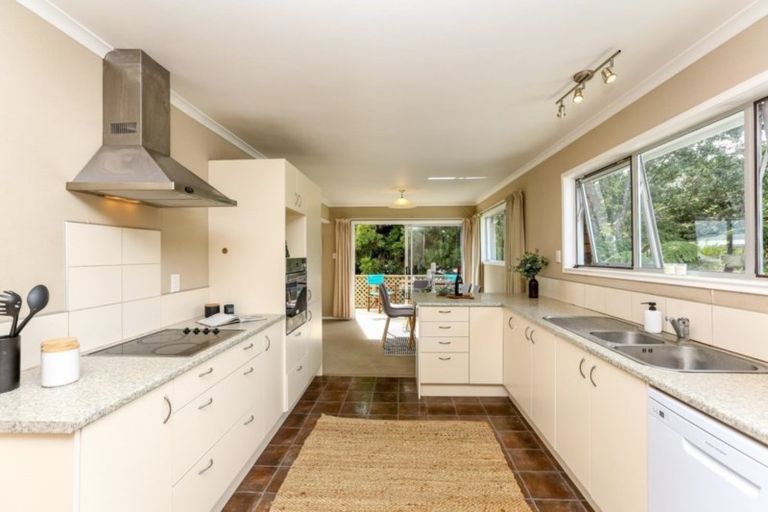 Photo of property in 17 Linda Street, Oakura, 4314