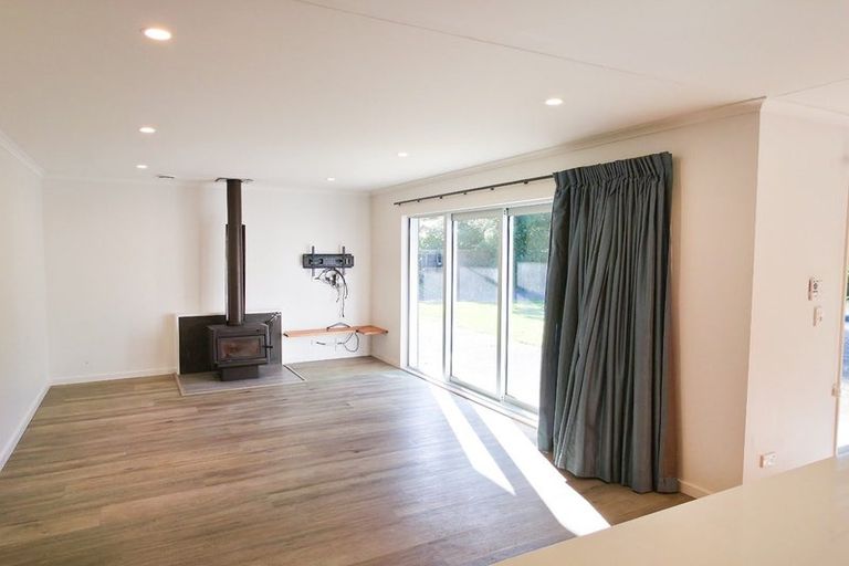 Photo of property in 22 Alexander Street, Waikanae, 5036