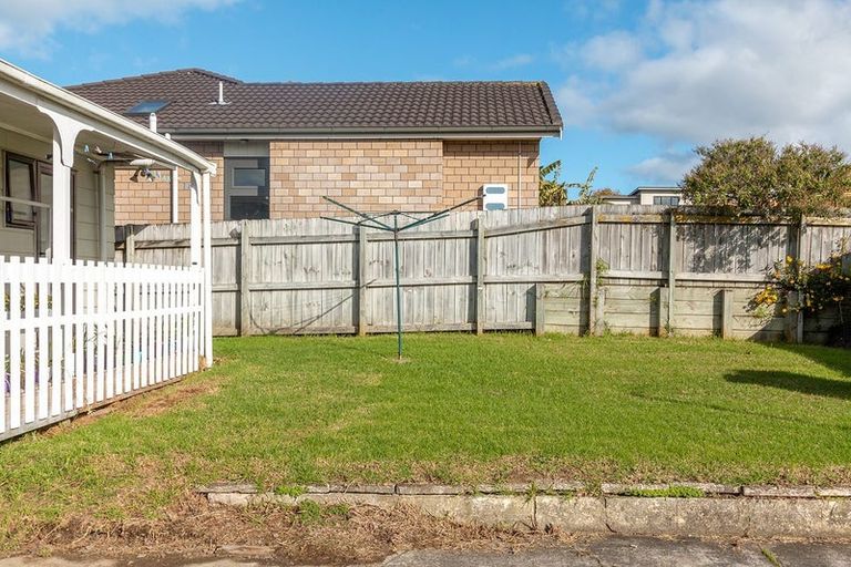 Photo of property in 29 Archibald Road, Kelston, Auckland, 0602