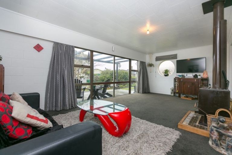 Photo of property in 8 Sarten Street, Waitara, 4320