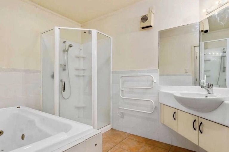 Photo of property in 76 Crestview Place, Browns Bay, Auckland, 0630