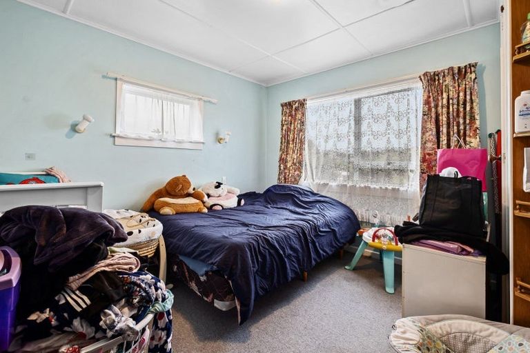 Photo of property in 96 Omata Road, Marfell, New Plymouth, 4310