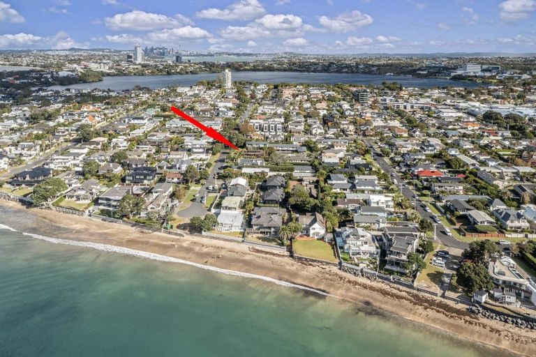 Photo of property in 2/22 Saltburn Road, Milford, Auckland, 0620