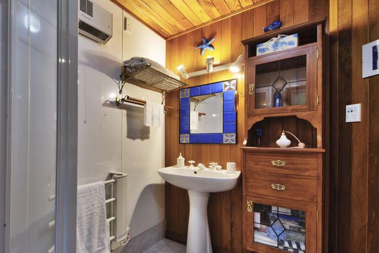 Photo of property in 1a Cochran Road, Oratia, Auckland, 0604