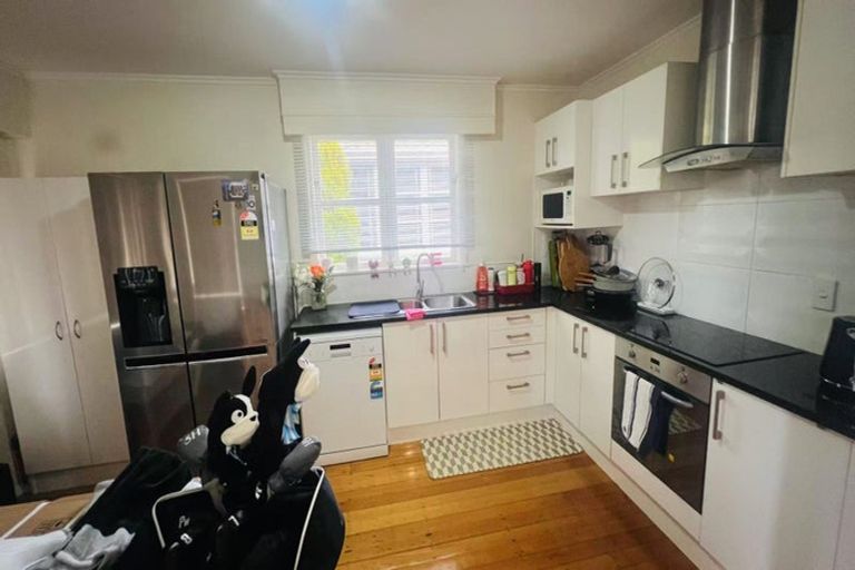 Photo of property in 1/172 Forrest Hill Road, Forrest Hill, Auckland, 0620