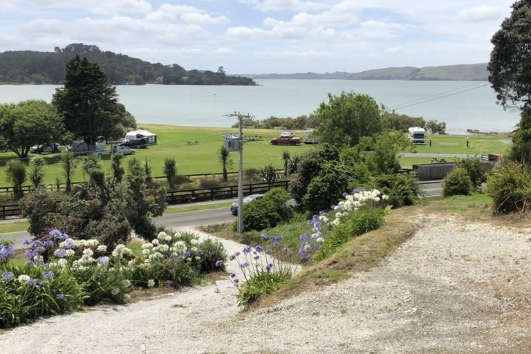 Photo of property in 12 Komiti Road, Tinopai, 0593