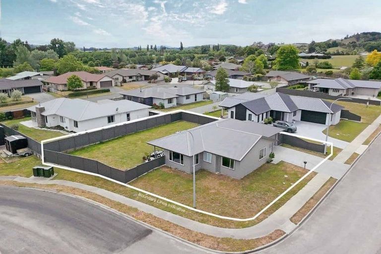 Photo of property in 33 Belgrove Drive, Waipukurau, 4200
