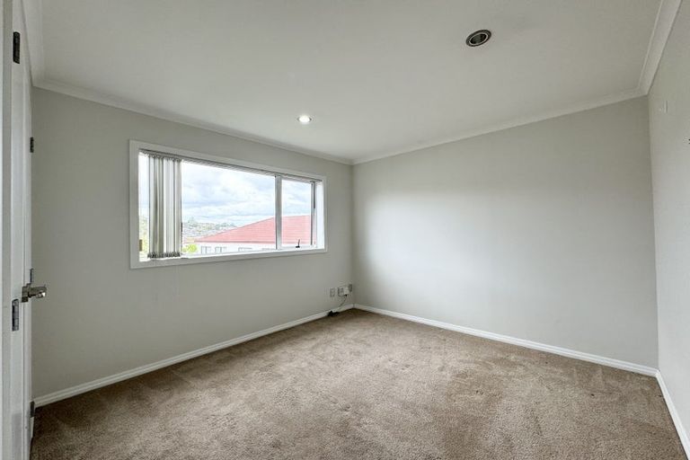 Photo of property in 16 Rosses Place, Pinehill, Auckland, 0632