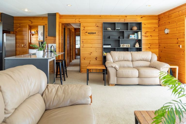 Photo of property in 28 Surf Street, Whitianga, 3510