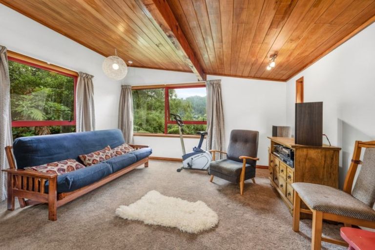 Photo of property in 63 Wyndham Road, Pinehaven, Upper Hutt, 5019