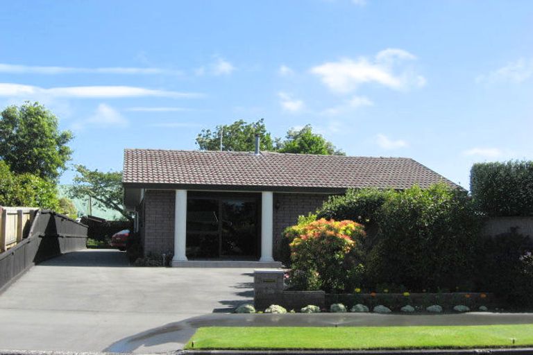 Photo of property in 15 Harkness Place, Avonhead, Christchurch, 8042