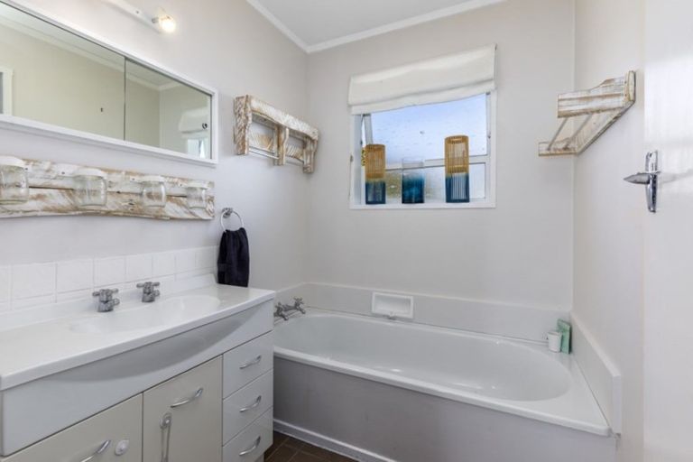 Photo of property in 26 Kentucky Street, Totara Park, Upper Hutt, 5018