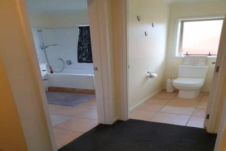 Photo of property in 3 Lantern Court, Henderson, Auckland, 0612