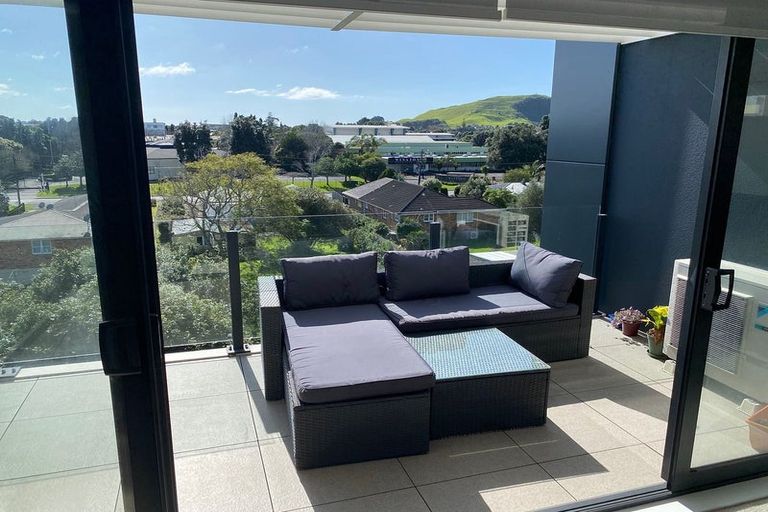 Photo of property in 8 Thompson Park Road, Mount Wellington, Auckland, 1060