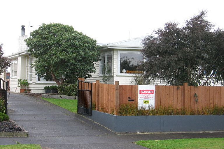Photo of property in 14 Goodwyn Crescent, Hokowhitu, Palmerston North, 4410