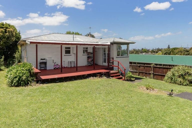 Photo of property in 13 Tracey Terrace, Te Atatu South, Auckland, 0602